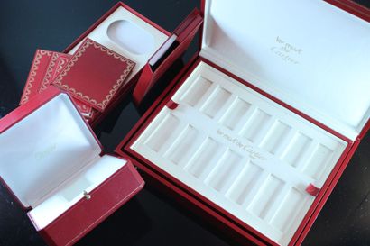 CARTIER
Réunion d'écrin pour montre, carré...