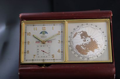 ANGELUS
Station worldtime gainé de cuir rouge.
Indication...