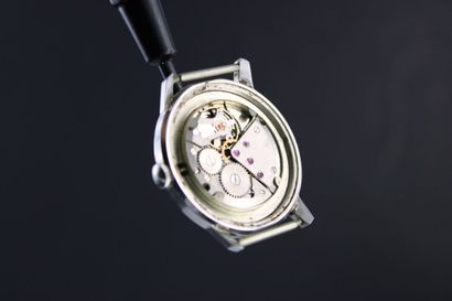 MATHEY TISSOT
Montre bracelet en acier. Boitier...