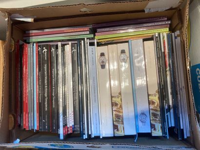Réunion de deux cartons de catalogues de...