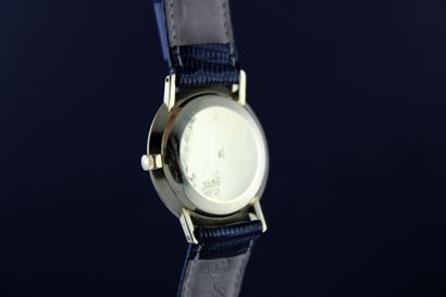 MOVADO
Montre bracelet en or jaune 18k. Boitier...