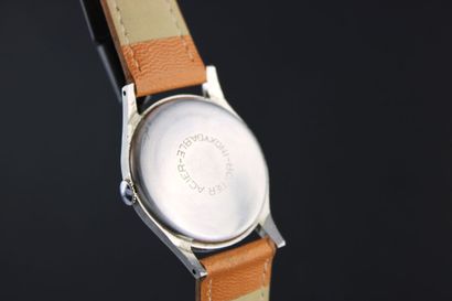 LIP R25
Montre bracelet en acier. 
Cadran...