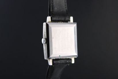 JAEGER
Montre bracelet en acier. Boitier...