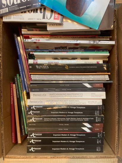 Réunion de deux cartons de catalogues de...