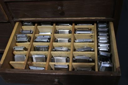 Layette d'horloger avec boitiers neufs de...