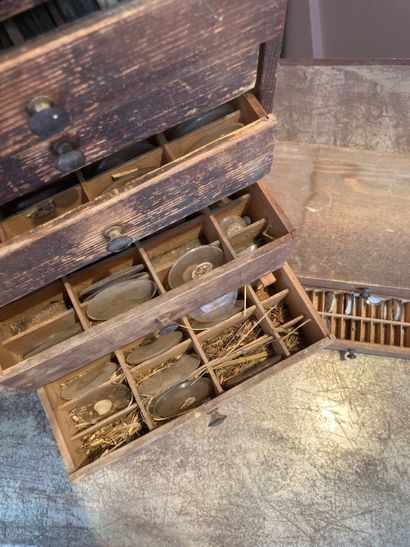 Lot de fourniture et outillage d'Horloge...