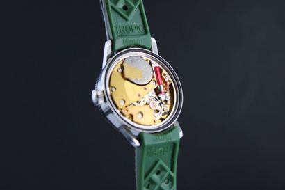 LIP N.L 80
Montre de dame en acier. Boitier...