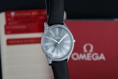 OMEGA réf. 42817396001001
Montre bracelet...