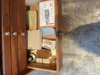 Layette d'horloger en bois avec fournitures,...