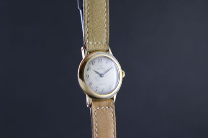 OMEGA réf. 511.262
Montre bracelet plaquée...