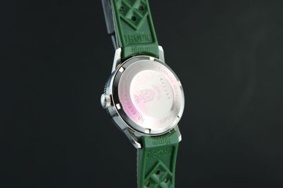LIP N.L 80
Montre de dame en acier. Boitier...