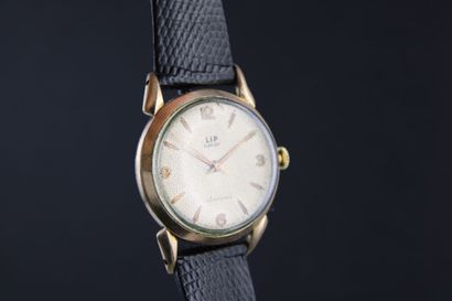 LIP Elgiloy
Montre bracelet plaqué or. Boitier...