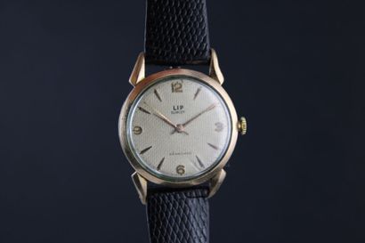 LIP Elgiloy
Montre bracelet plaqué or. Boitier...