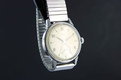 LIP R25
Montre bracelet en acier. Boitier...