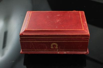 OMEGA
Boite en cuir rouge pour Constellation...