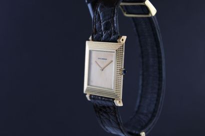 BOUCHERON Carré Clous de Paris
Montre bracelet...