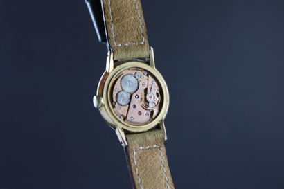 OMEGA réf. 511.262
Montre bracelet plaquée...