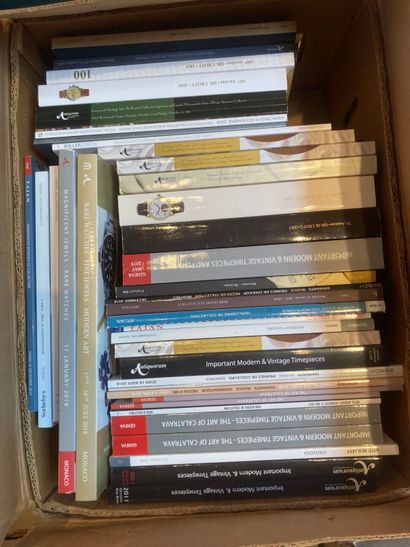 Réunion de deux cartons de catalogues de...