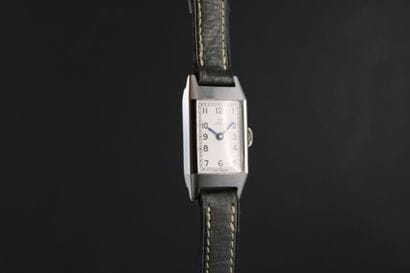 OMEGA 
Montre de dame en acier. Boitier rectangulaire....