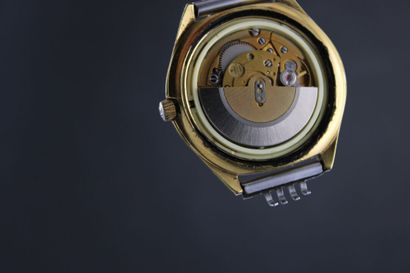 TISSOT 
Montre bracelet plaquée or. Boitier...