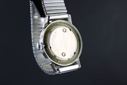 LIP R25
Montre bracelet en acier. Boitier...