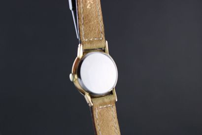 OMEGA réf. 511.262
Montre bracelet plaquée...