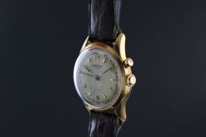 VULCAIN Cricket
Montre bracelet en or jaune...