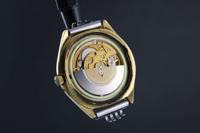 TISSOT 
Montre bracelet plaquée or. Boitier...