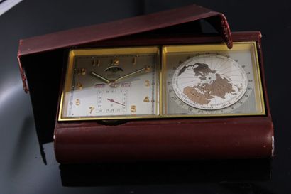 ANGELUS
Station worldtime gainé de cuir rouge.
Indication...