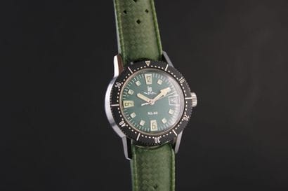 LIP N.L 80
Montre de dame en acier. Boitier...