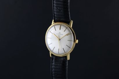 MOVADO
Montre bracelet en or jaune 18k. Boitier...