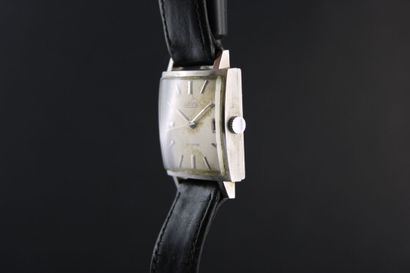 JAEGER
Montre bracelet en acier. Boitier...