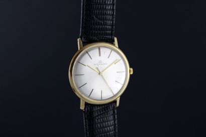 MOVADO
Montre bracelet en or jaune 18k. Boitier...