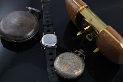 Réunion de quatre montres comrpenant : 
-Gousset...
