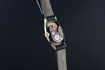 OMEGA réf. MD511.222
Montre de dame plaquée...