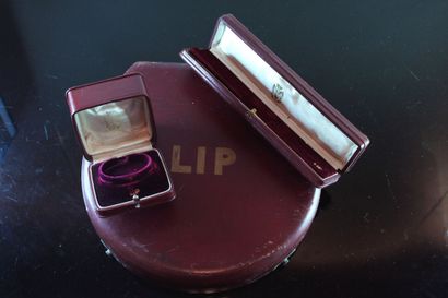 LIP
Réunion de deux écrins des années 1940/50...