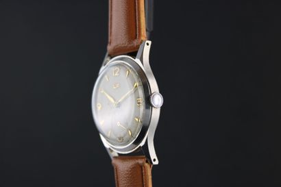 LIP R25
Montre bracelet en acier. 
Cadran...