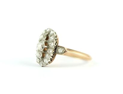 Bague en or jaune 18K (750/1000) le plateau...