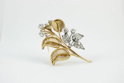 Broche clip en or 18 K ( 750/1000) et argent...