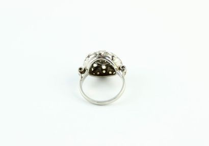 Bague en platine (8000/1000) et diamants...