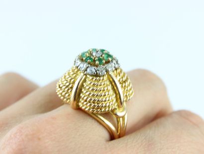 Bague en or jaune 18K (750/1000) de forme...