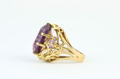 Bague en or jaune 18K (750/1000) ornée d'une...
