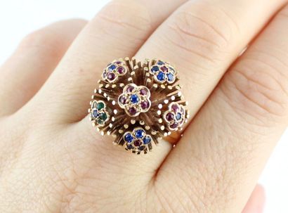 Bague en or jaune 18K (750/1000) figurant...