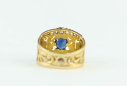 Bague en or jaune 18K (750/1000) à décor...