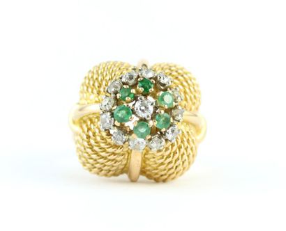 Bague en or jaune 18K (750/1000) de forme...