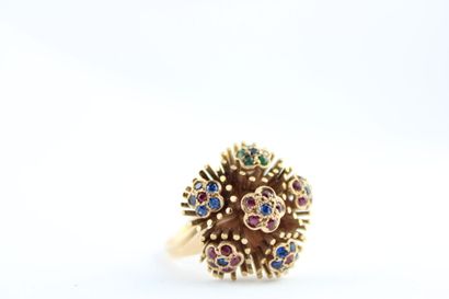 Bague en or jaune 18K (750/1000) figurant...