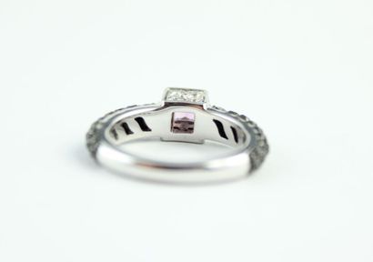 DE GRISOGONO
Bague en or gris 18K (750/1000)...