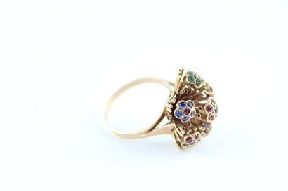 Bague en or jaune 18K (750/1000) figurant...