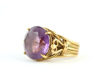 Bague en or jaune 18K (750/1000) ornée d'une...