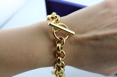 BOUCHERON 
Bracelet en métal doré fantaisie...